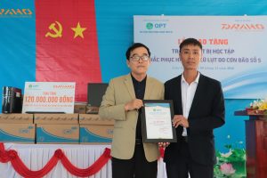 Draho trao tặng trang thiết bị học tập cho trường tiểu học Hồng Quang