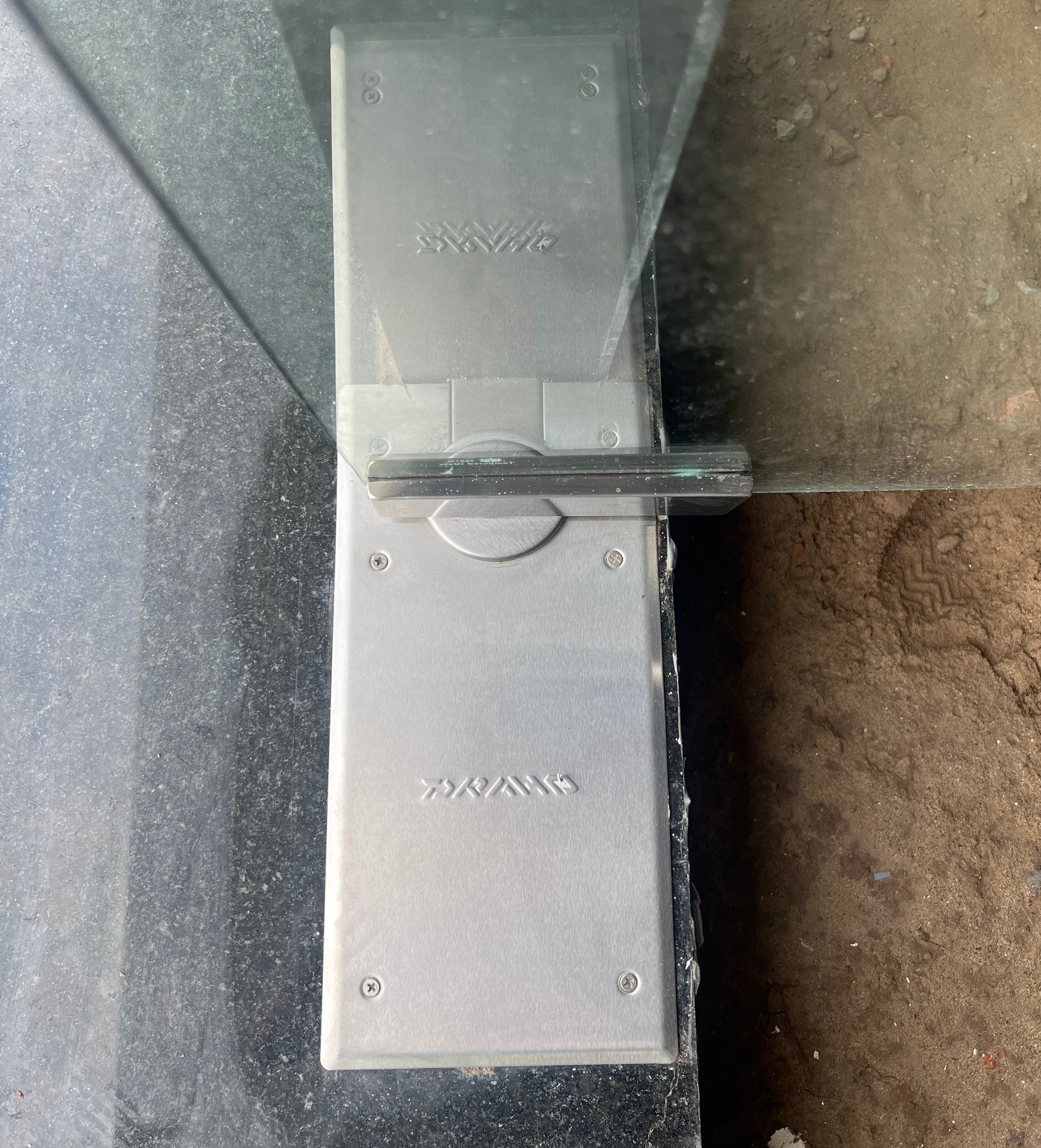 Hướng dẫn lắp bản lề thủy lực 4