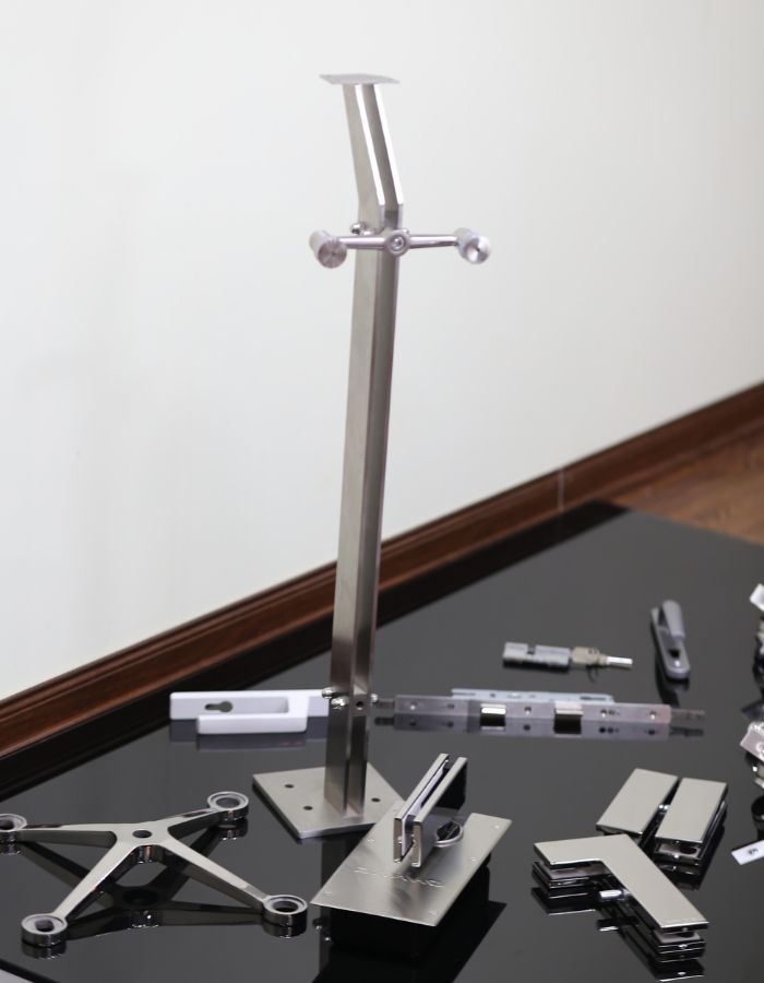 trụ lan can kính 3