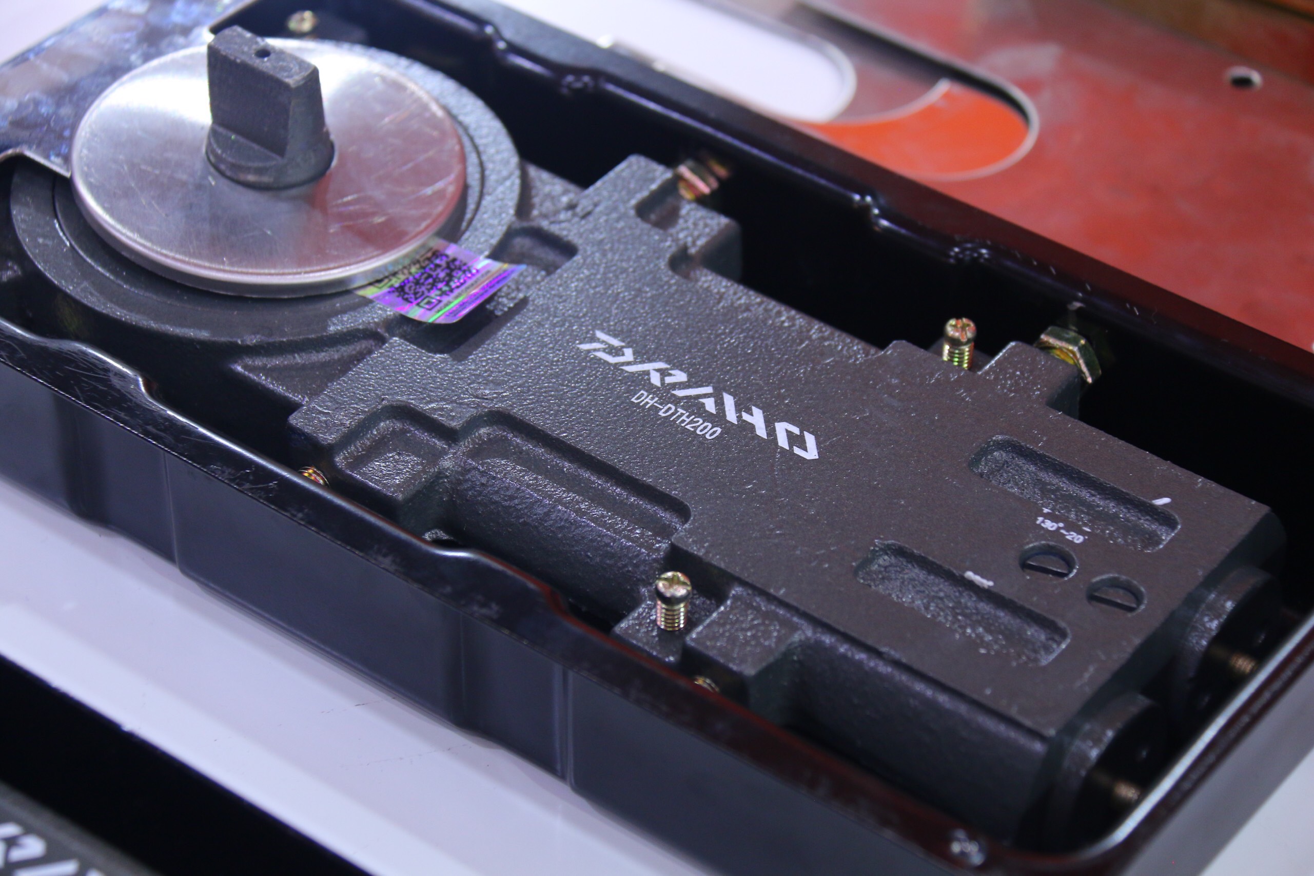 Bản lề thủy lực cửa kính 2